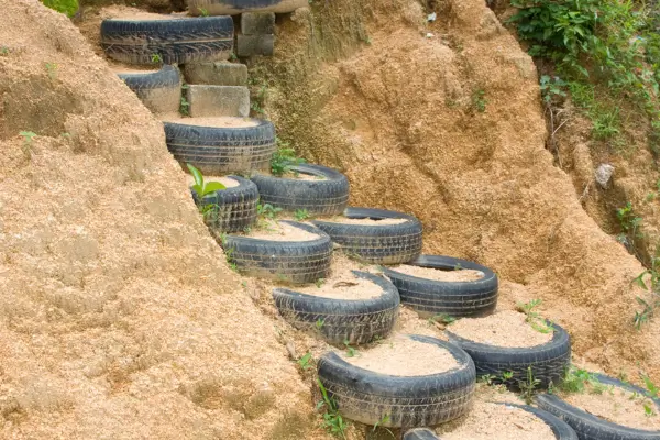 Escadas Criativas Feitas de Materiais Diversos para Moradias Reduzidas