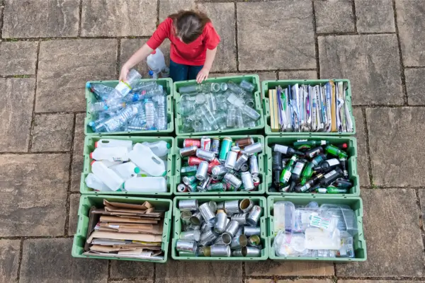 Decoração Sustentável com Objetos Reciclados para Ambientes Pequenos