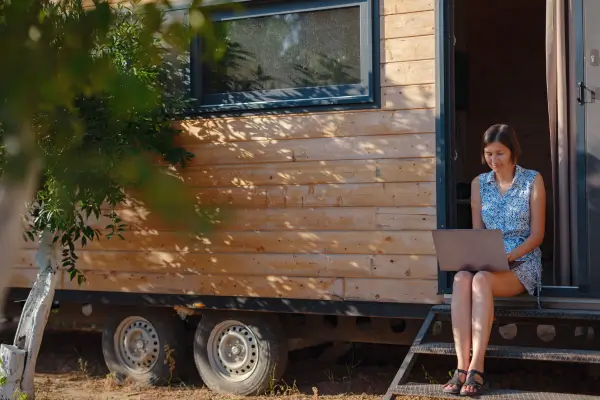 Estilo de Vida Nômade: Adaptando uma Tiny House para Viagens de Longa Duração